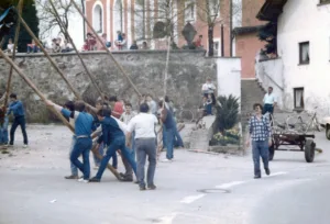 Maibaum aufstellen Ende der 80er