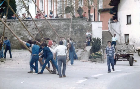 Maibaum aufstellen Ende der 80er